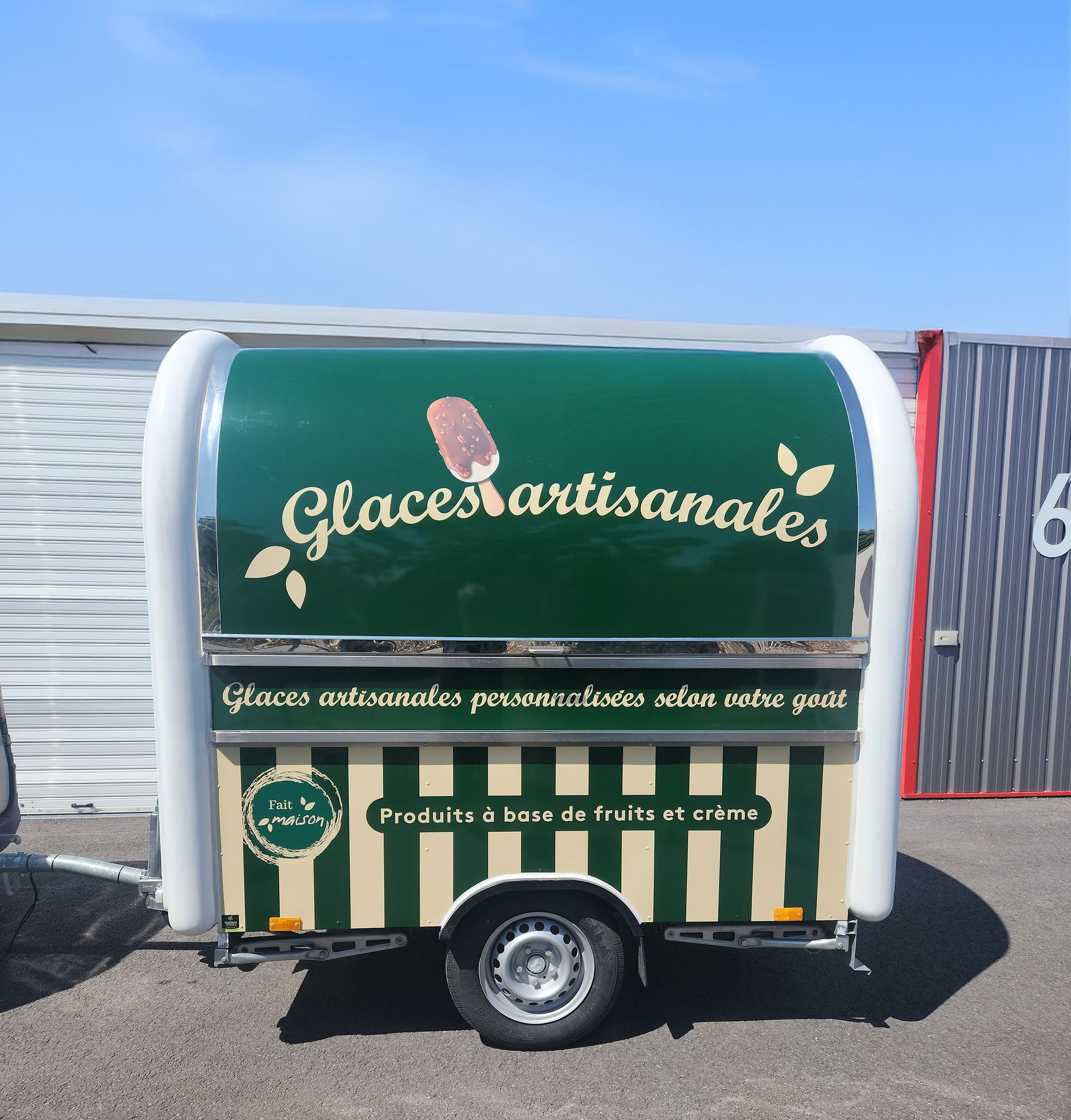 Covering d'un véhicule de glaces artisanales