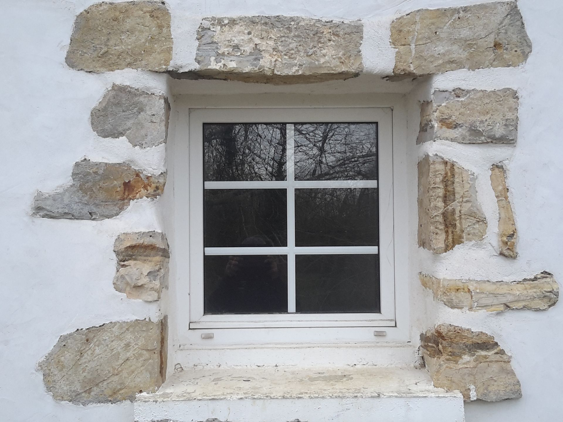 Photo d'une fenêtre blanche