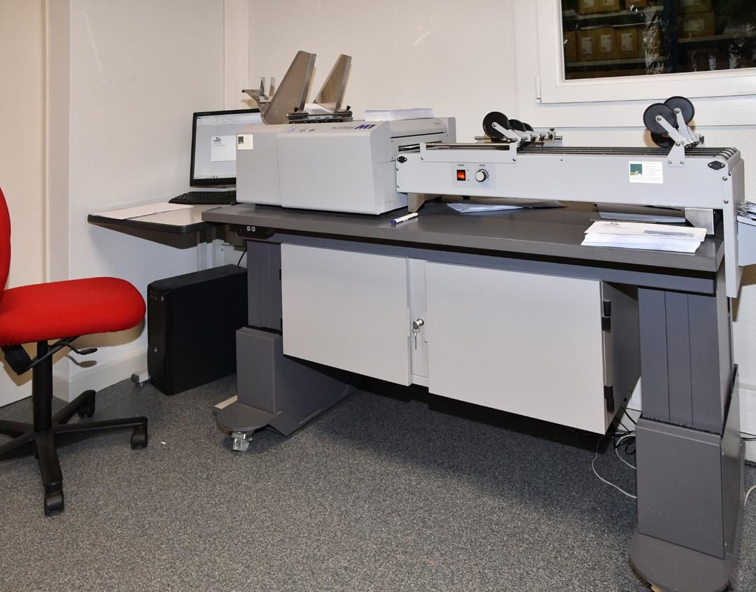 Machine d'adressage et de marquage de documents