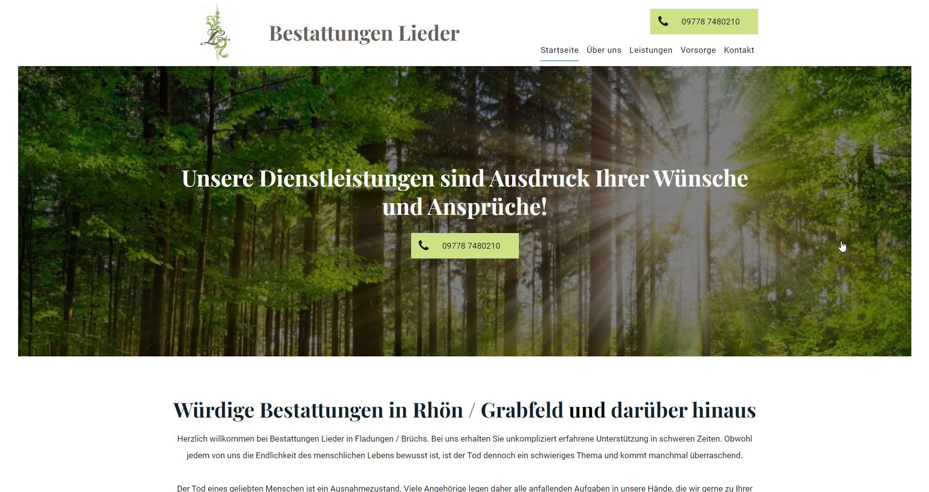 Website für ein Bestattungsunternehmen mit Waldhintergrund und deutschem Text.