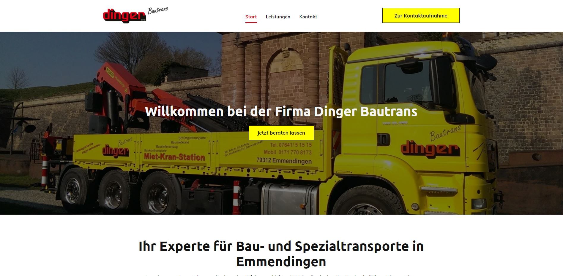 Gelber LKW mit Kran, „Dinger“-Logo, deutscher Text: „Willkommen bei Dinger Baatrars … Spezialtransporte in Emmendingen.“