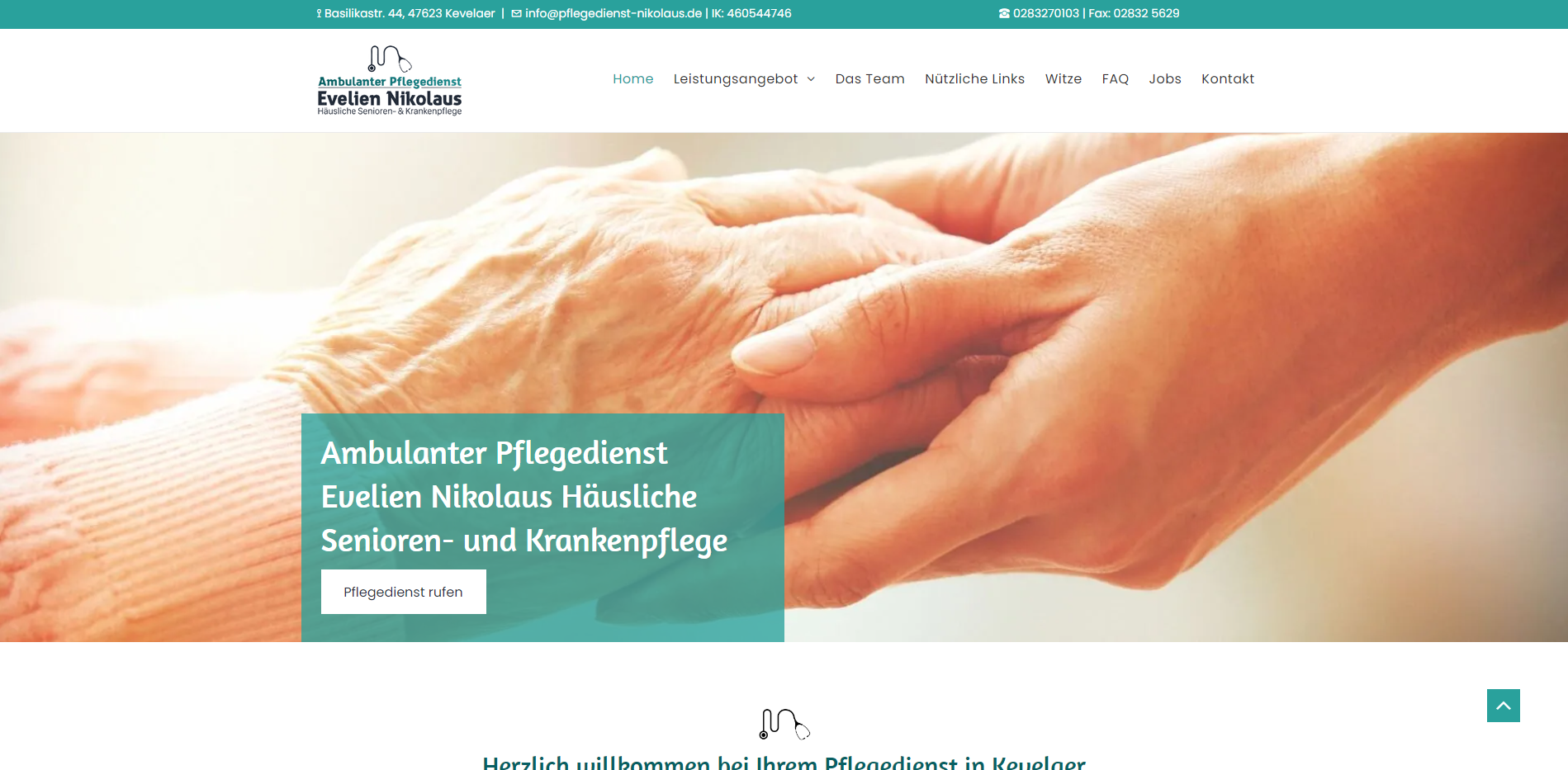 Website mit sich haltenden Händen, die für ambulante Altenpflege wirbt.