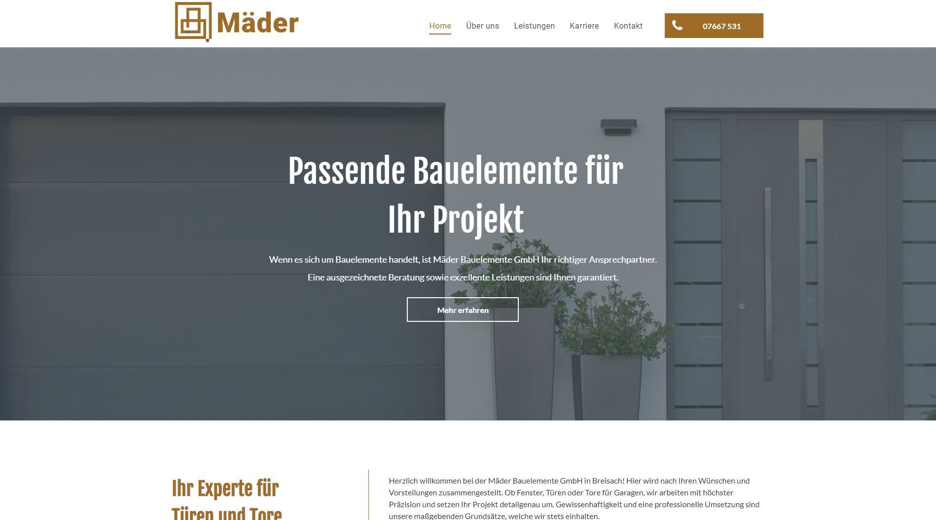 Mäder Website: Garagentor und Tür in Grau, Text „Passende Bauelemente für Ihr Projekt“.
