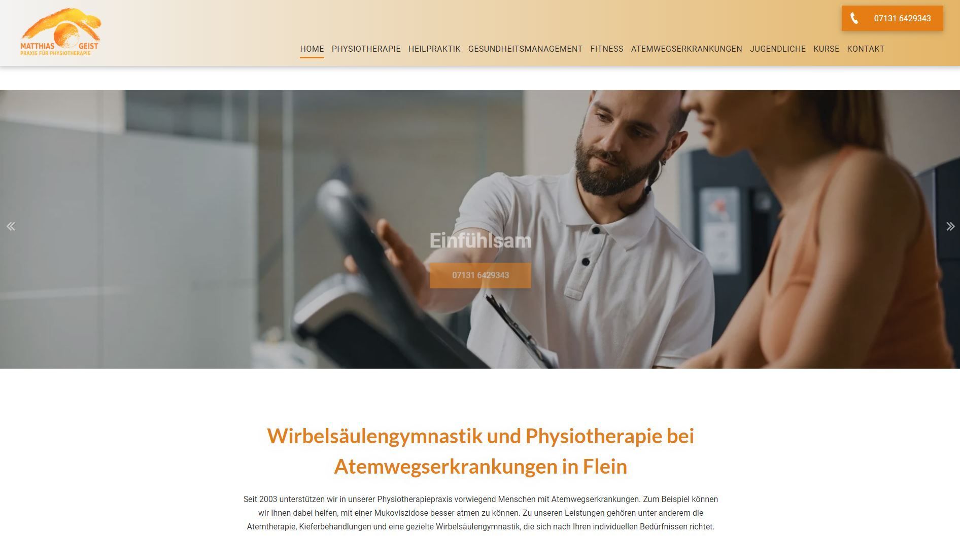 Homepage der Website mit einem Mann und einer Frau auf einem Laufband, Logo in Orange oben.