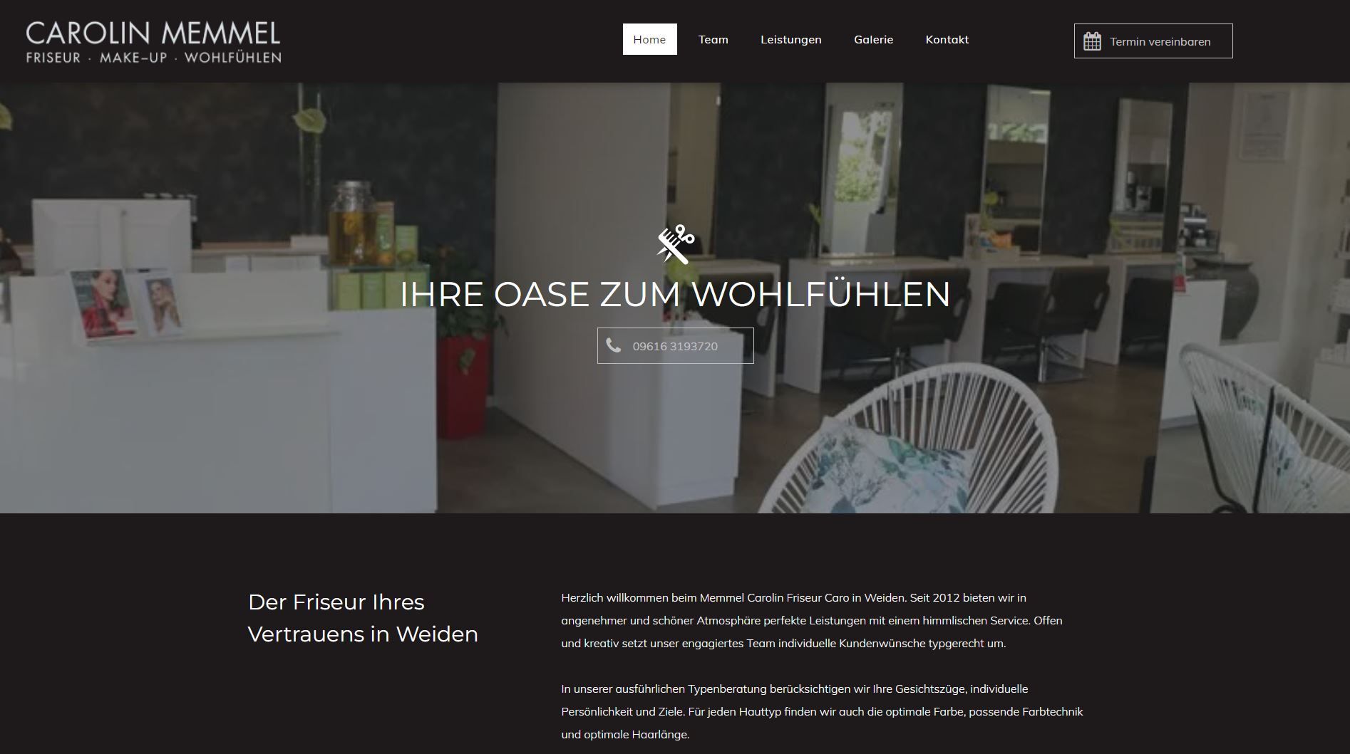Homepage einer Website für einen Friseursalon mit stilvollem Interieur, Wartebereich und Produktpräsentation.
