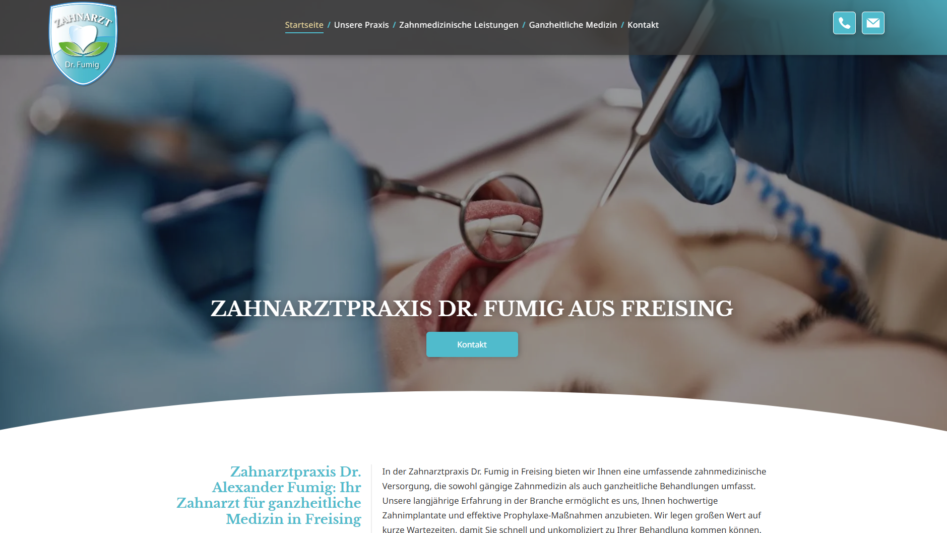 Hände und Instrumente eines Zahnarztes untersuchen die Zähne eines Patienten in der Zahnarztpraxis Dr. Flumig in Freising.