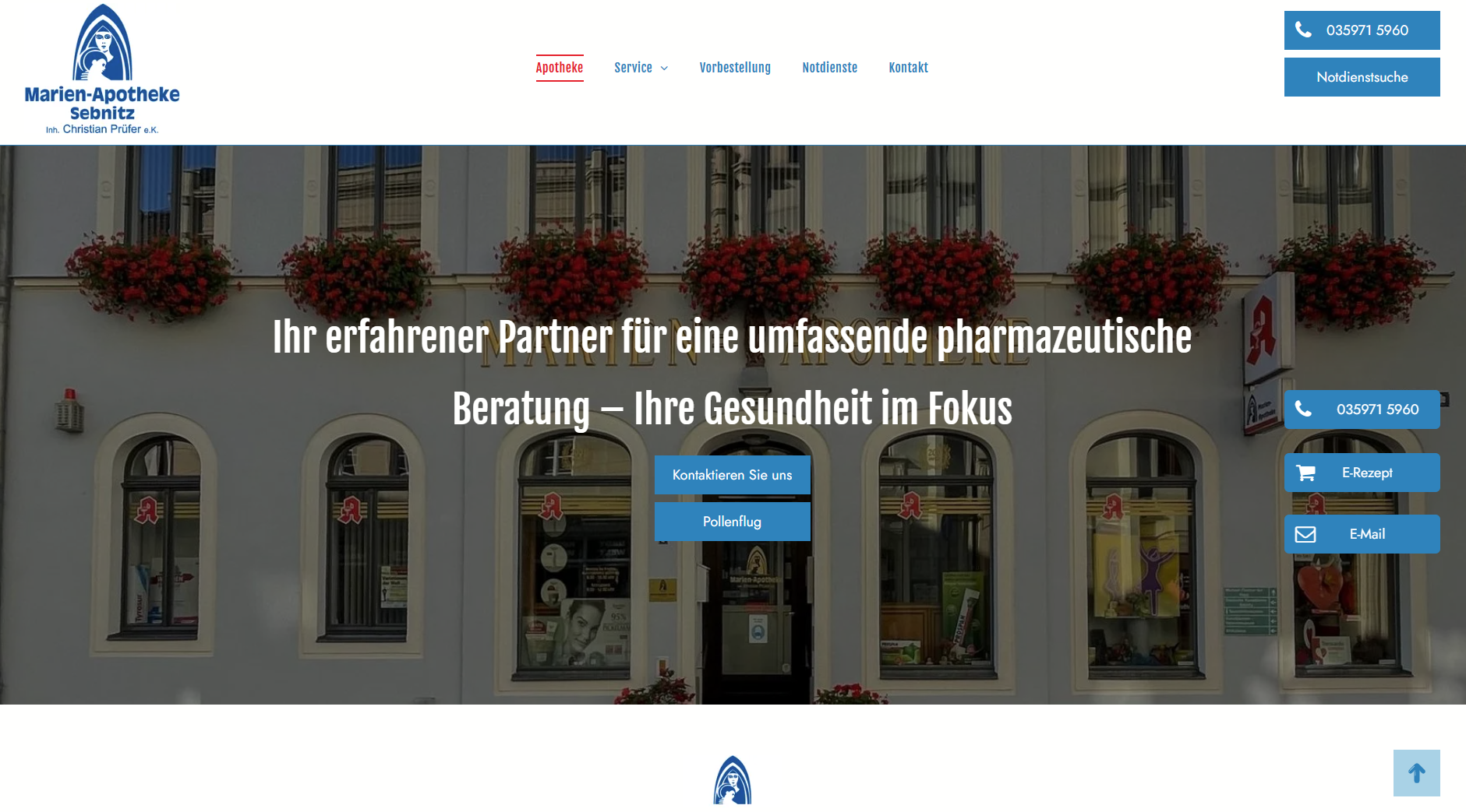 Homepage der Website mit Apothekenfassade, Texteinblendung: „Ihr erfahrener Partner für umfassende pharmazeutische Beratung – Ihre Gesundheit im Fokus“.