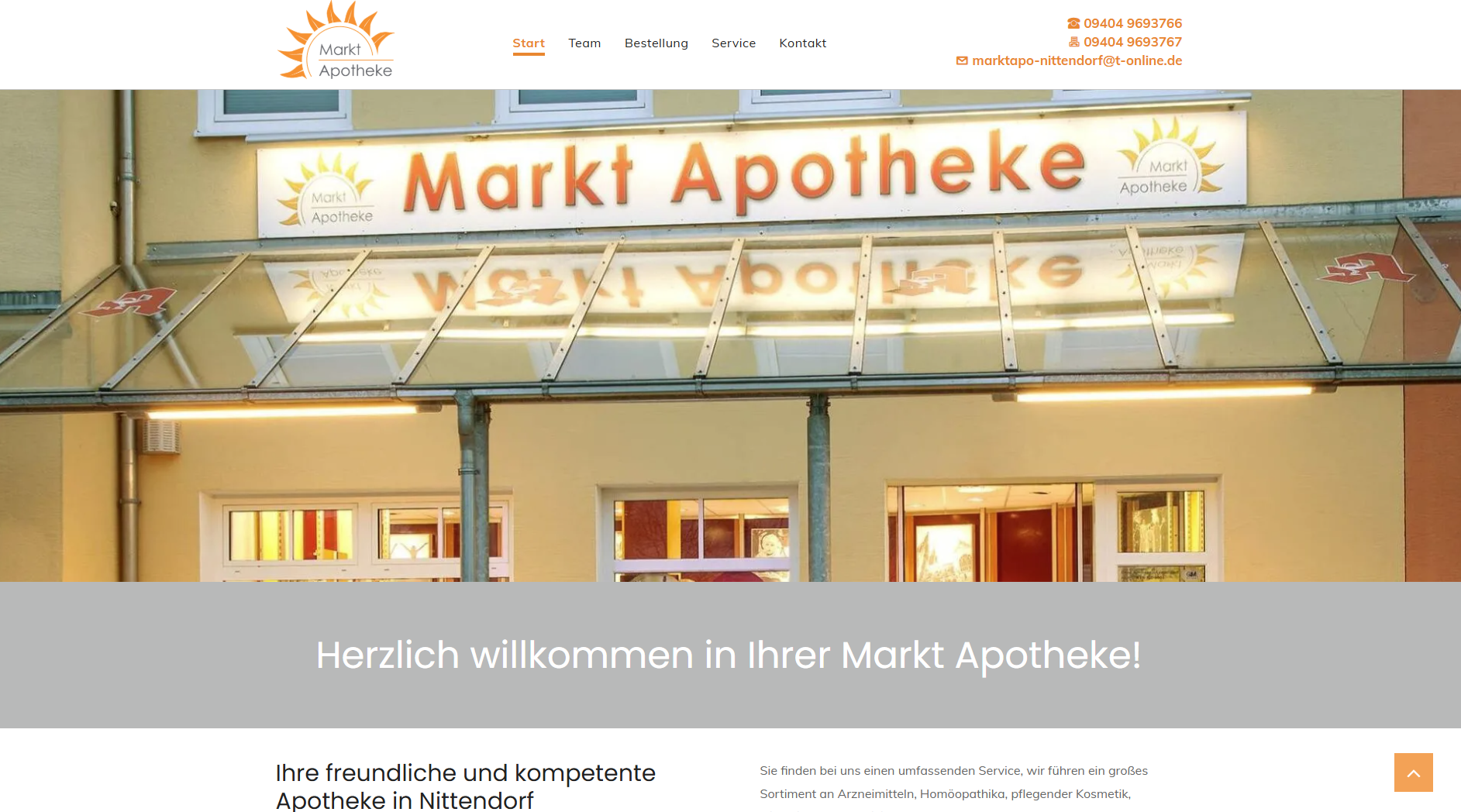 Exterior of Markt Apotheke with welcome message.