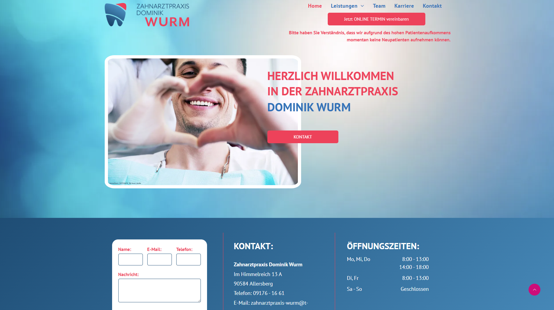 Homepage der Zahnarztpraxis Dominik Wurm; Mann formt lächelnd mit den Händen ein Herz.