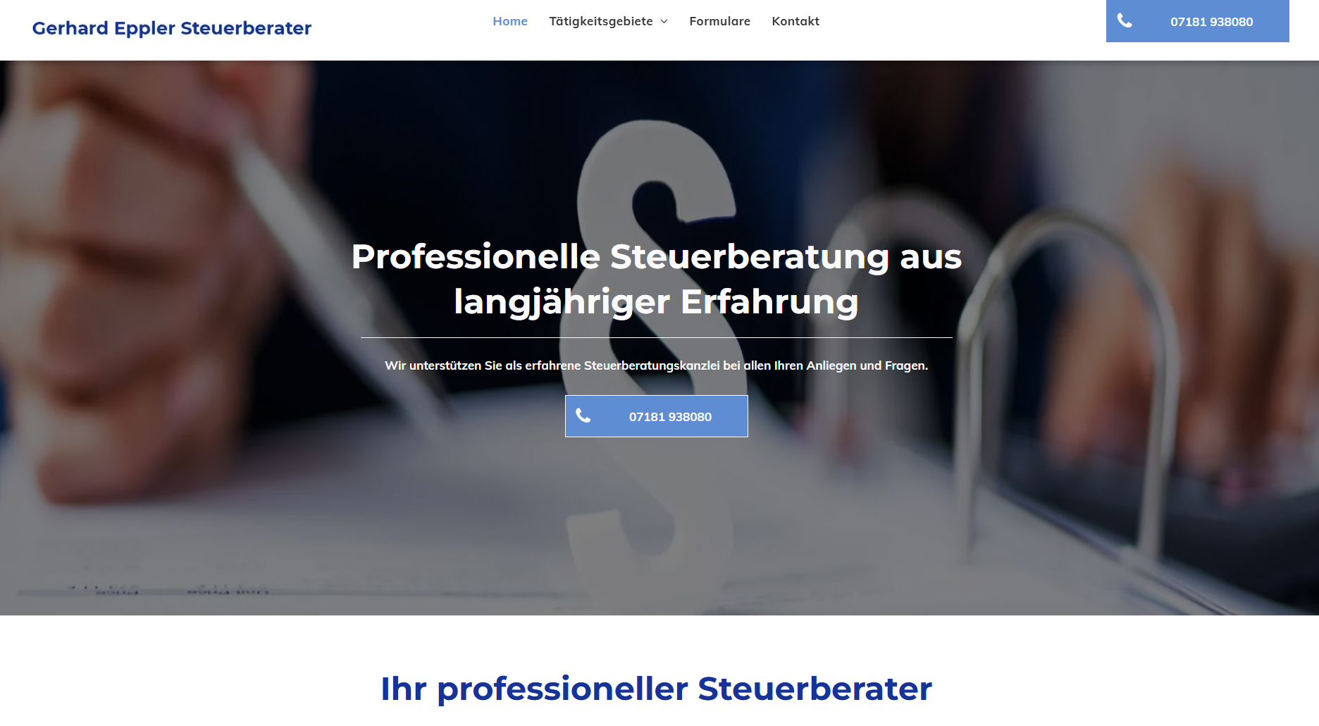 Unscharfes Foto einer Person, die mit Dokumenten arbeitet; großes Et-Zeichen, Textüberlagerung.