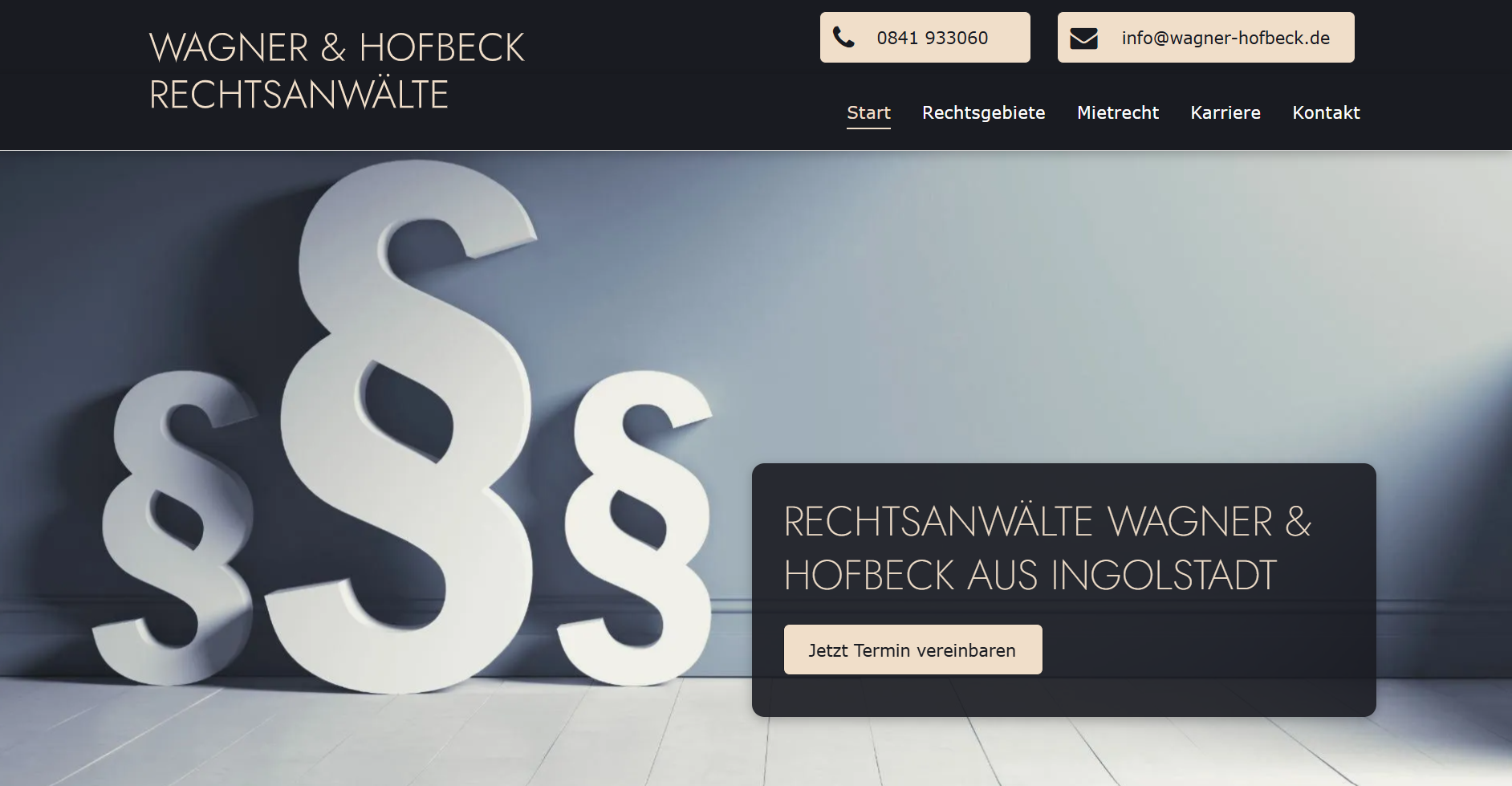 Startseite der Website von Wagner & Hohbeck Rechtsanwälte mit großen Absatzsymbolen und Banner mit Rechtstext.