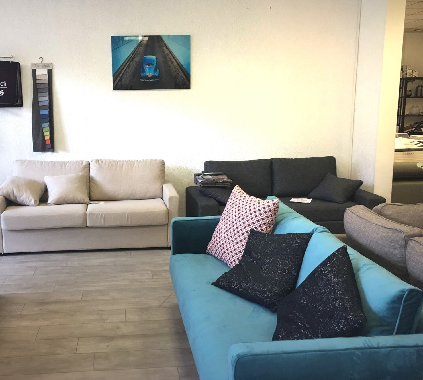 Exposition de canapés.