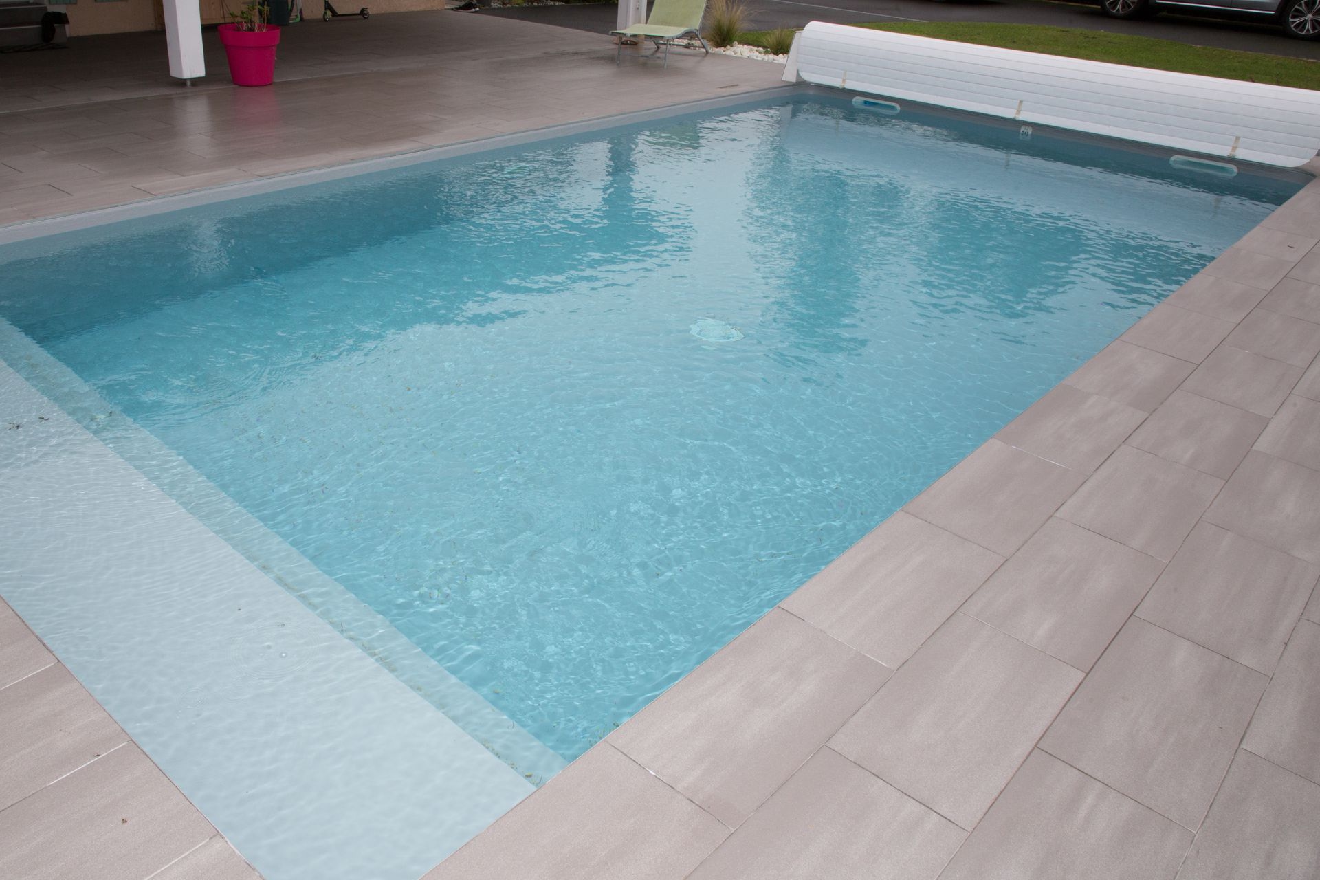 Piscine de ville Piscine avec un rideau