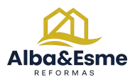 Logotipo de Alba&Esme Reformas con un icono de casa dorada y texto azul marino.