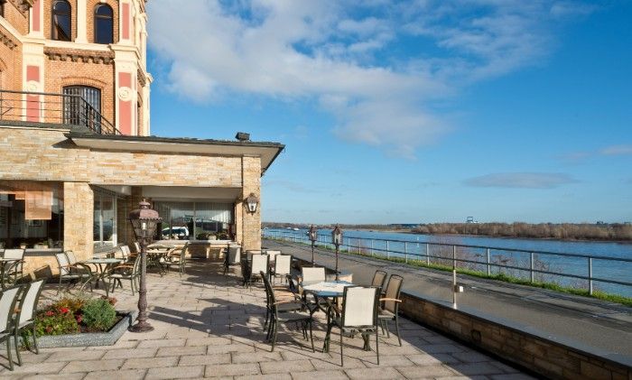 Außenansicht mit Terrasse
