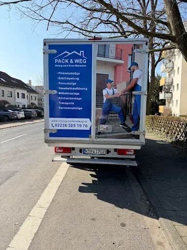 Umzugs-LKW von Hinten der Firma Pack & Weg