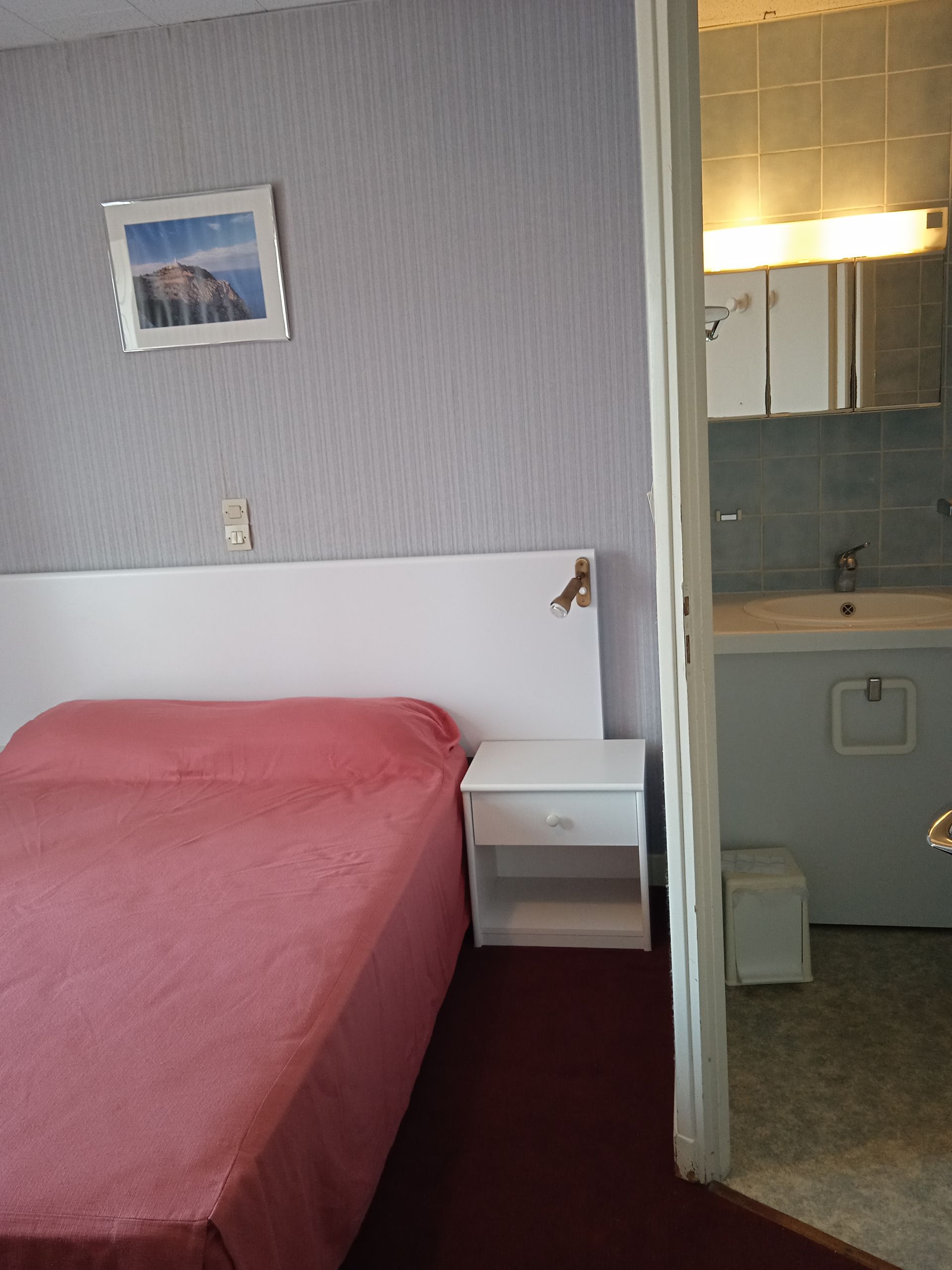 F1+**Nº 403 Chambre salle de bains