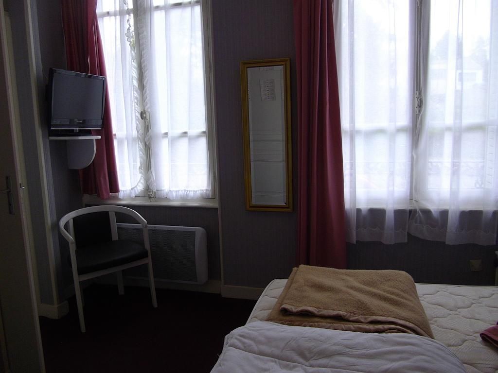 F1** Nº402 Chambre et deux fenêtres