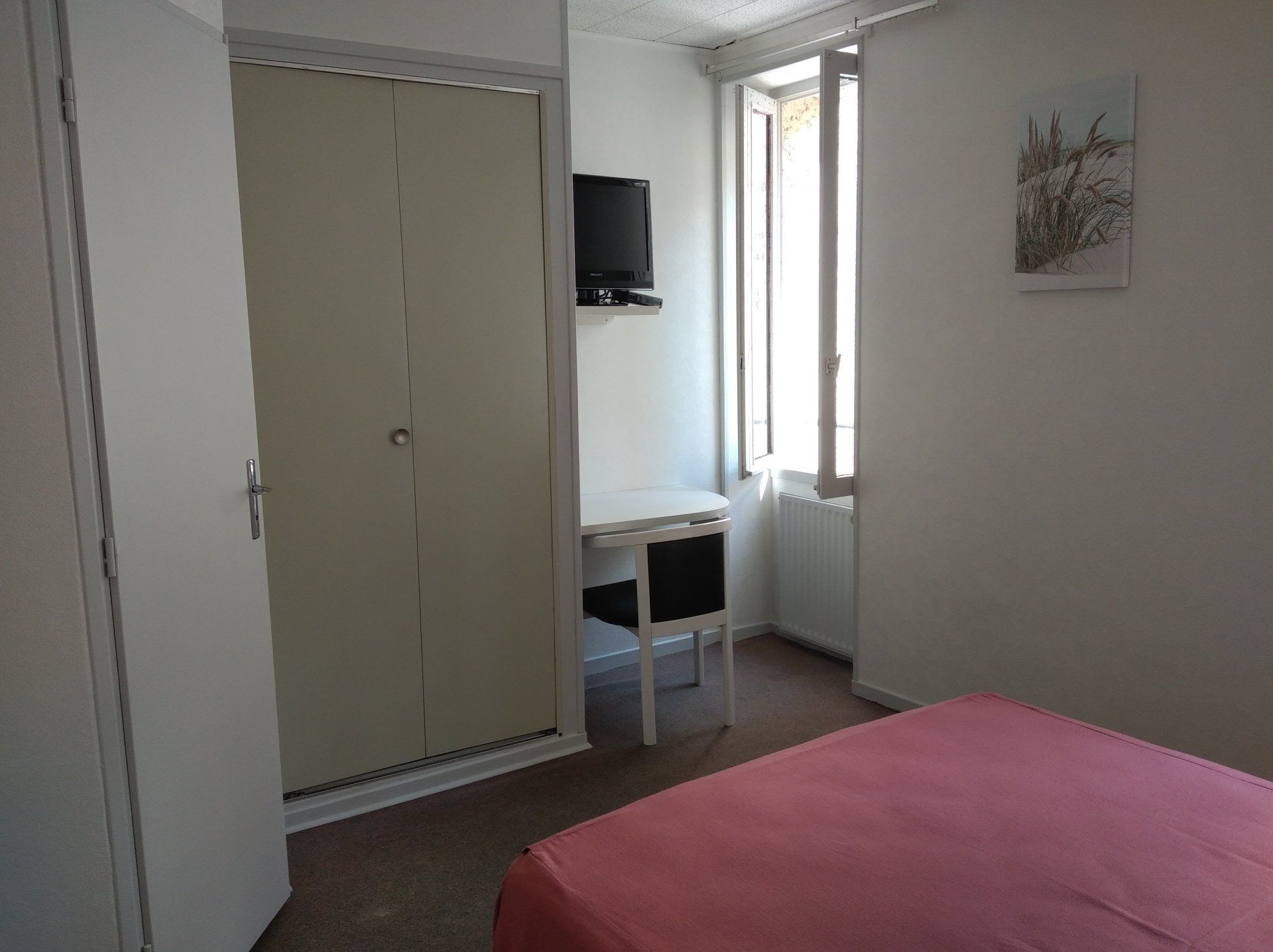 F2+**Nº 104 chambre 2 deuxième photo