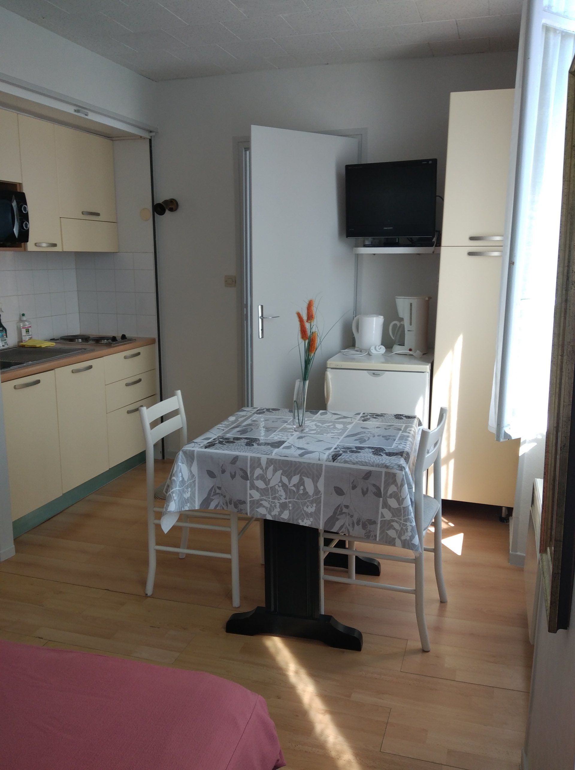 Studio** N°301 Coin repas et cuisine