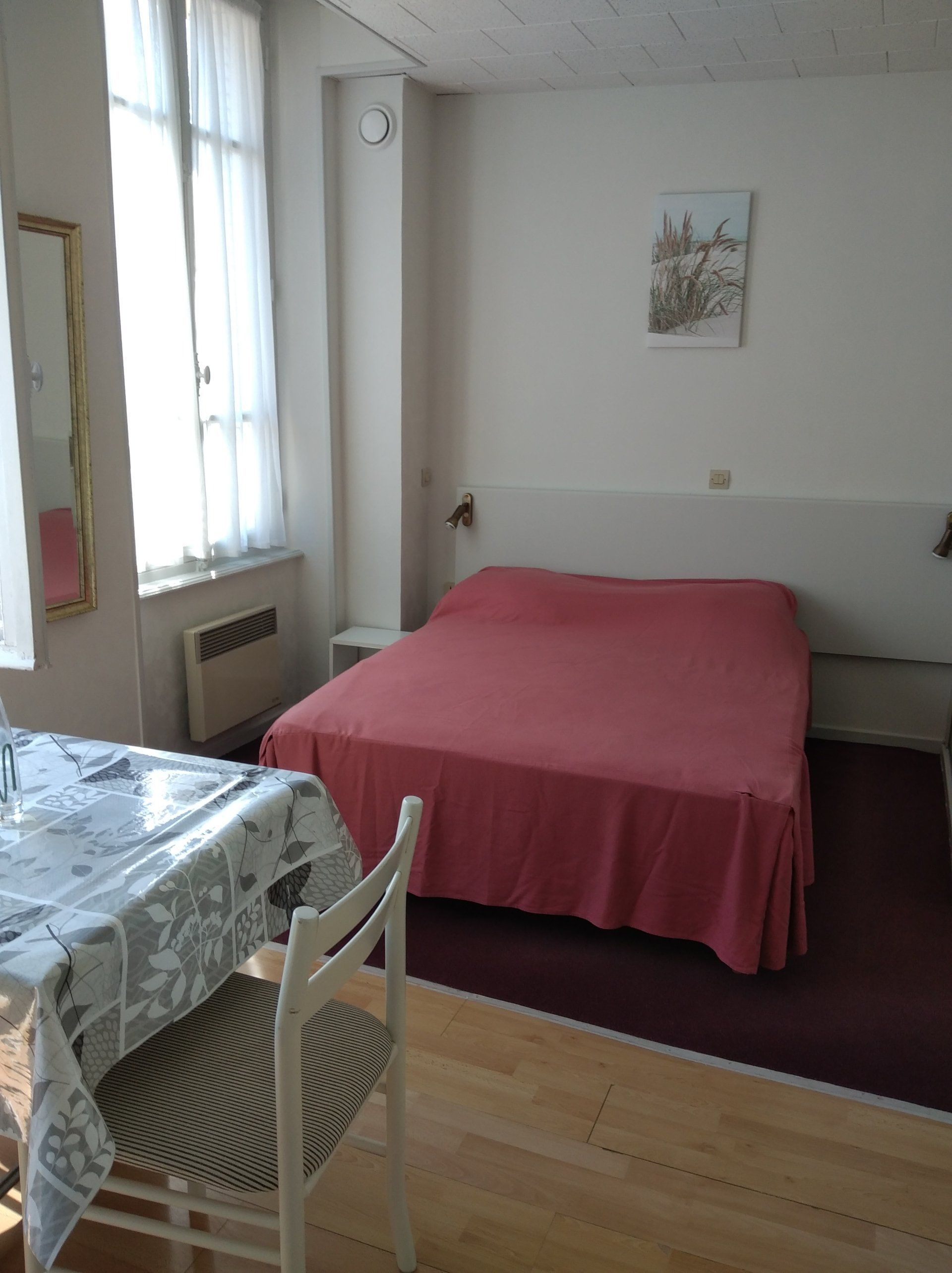 Studio** N°301 Coin repas et lit