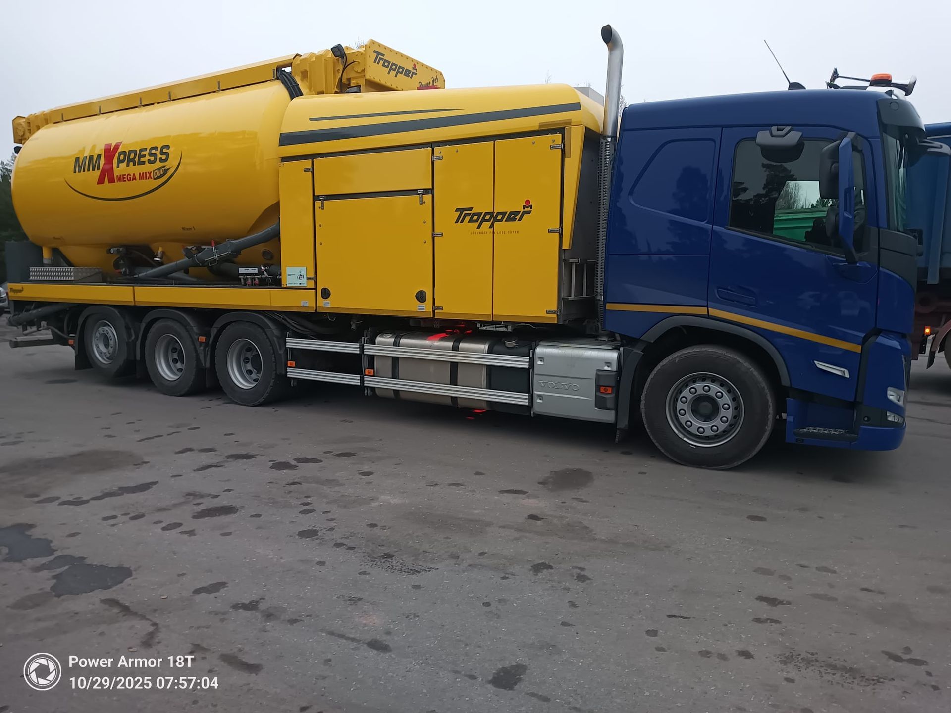 Heinäpaali pellolla