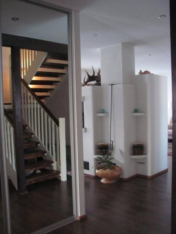 eteistiloja ja portaikko