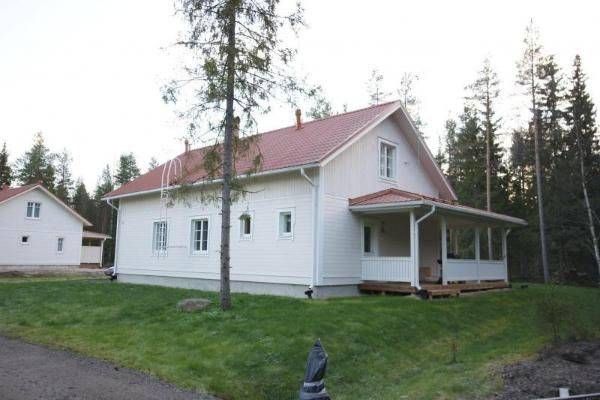 uudisrakennettuja omakotitaloja