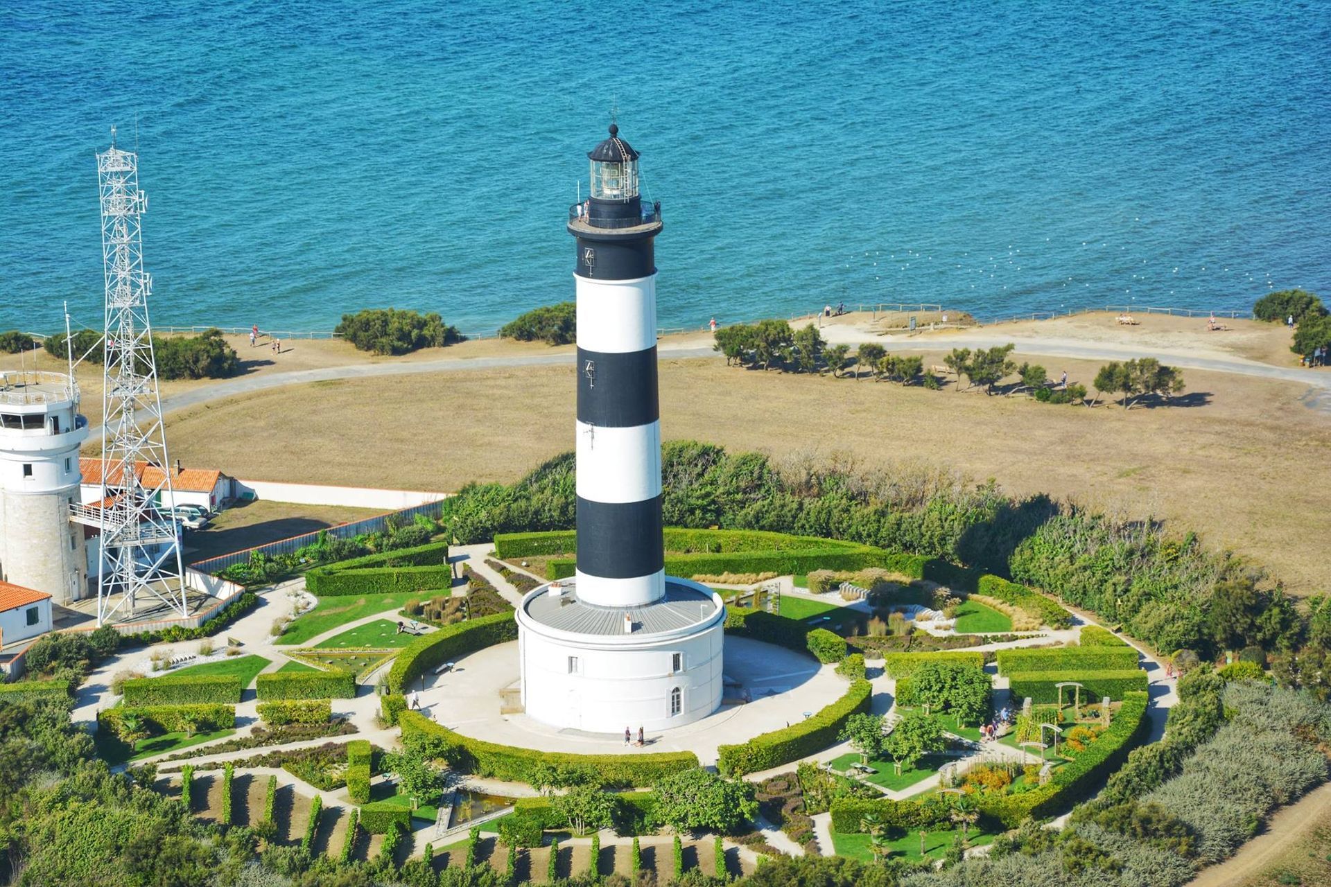 Le Phare de Chassiron et ses jardins.