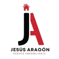 Logo de Jes&uacute;s Arag&oacute;n, agente inmobiliario, en negro y rojo con un icono de casa