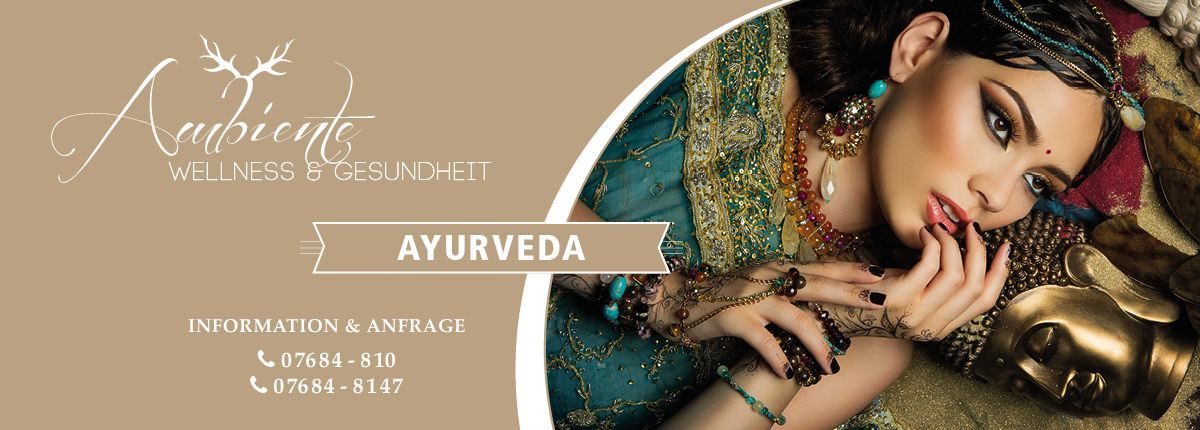 Eine Frau liegt auf einem Bett mit einem Banner mit der Aufschrift „Ayurveda“
