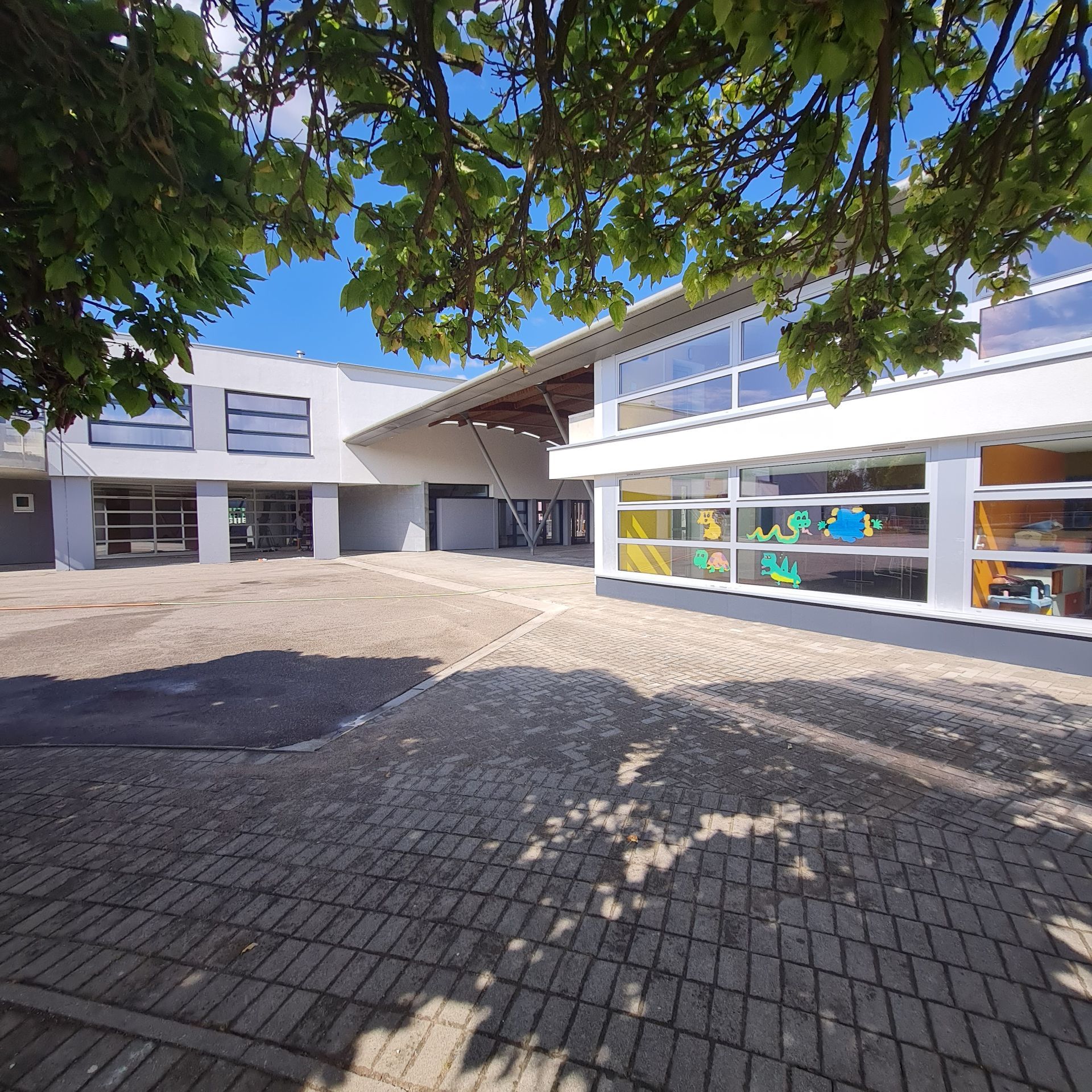 Entrée du groupe scolaire