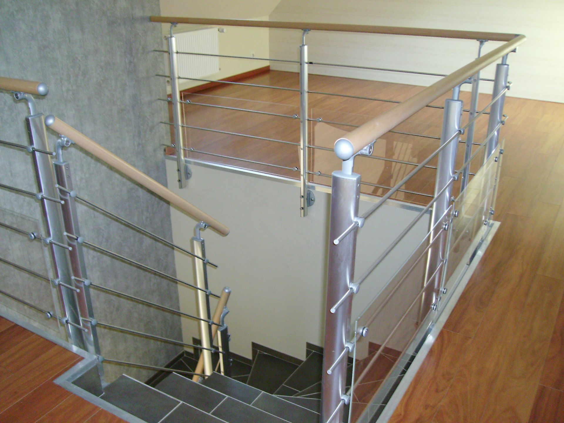 Escalier de maison en bois et aluminium