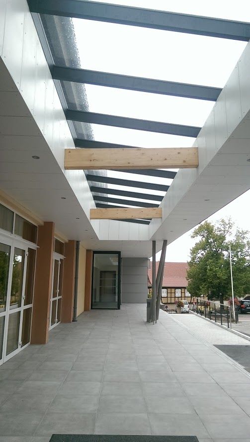 Entrée de salle polyvalente