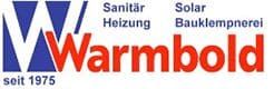 Logo von Warmbold, einem deutschen Sanitär- und Heizungsunternehmen. Blau und Rot, mit „W“-Design und Serviceinformationen.