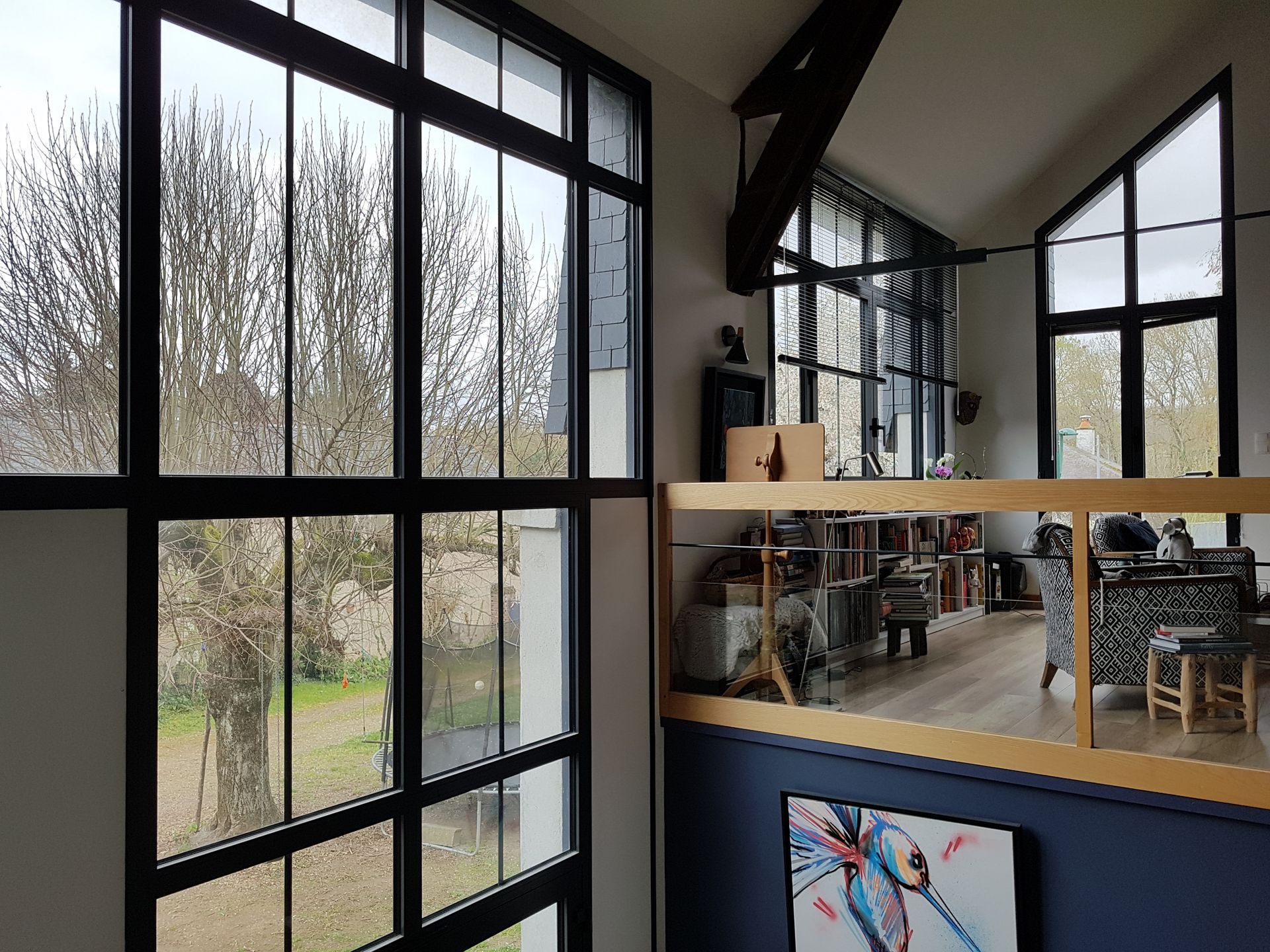 Grande baie vitrée sur trois murs d'une grande réhabilitée pour l'habitat