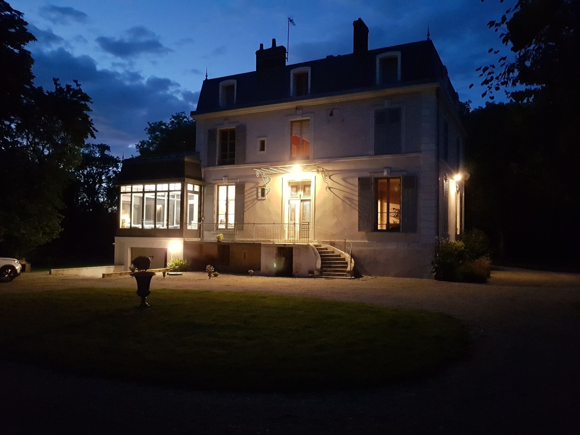 Extension de maison en maison de campagne vue de nuit