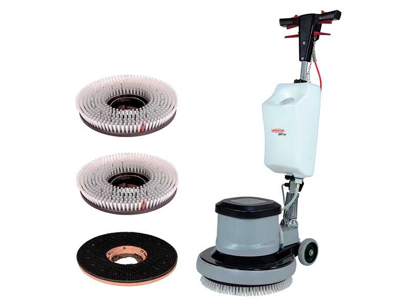 Ein Bodenschrubber mit drei daran befestigten Bürsten