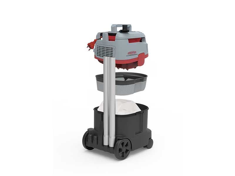 Ein Staubsauger mit entferntem Filter steht auf einer weißen Fläche.