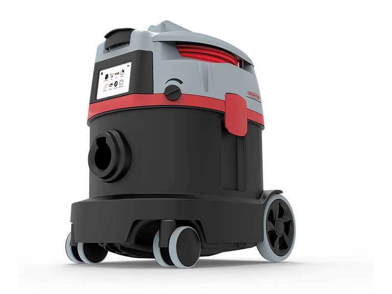 Ein schwarz-roter Staubsauger mit Rädern auf weißem Hintergrund.