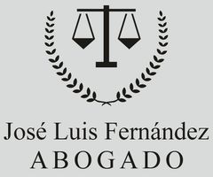 Logotipo de José Luis Fernández, Abogado, que presenta un icono de la balanza de la justicia enmarcado por una corona de laurel sobre un fondo gris.