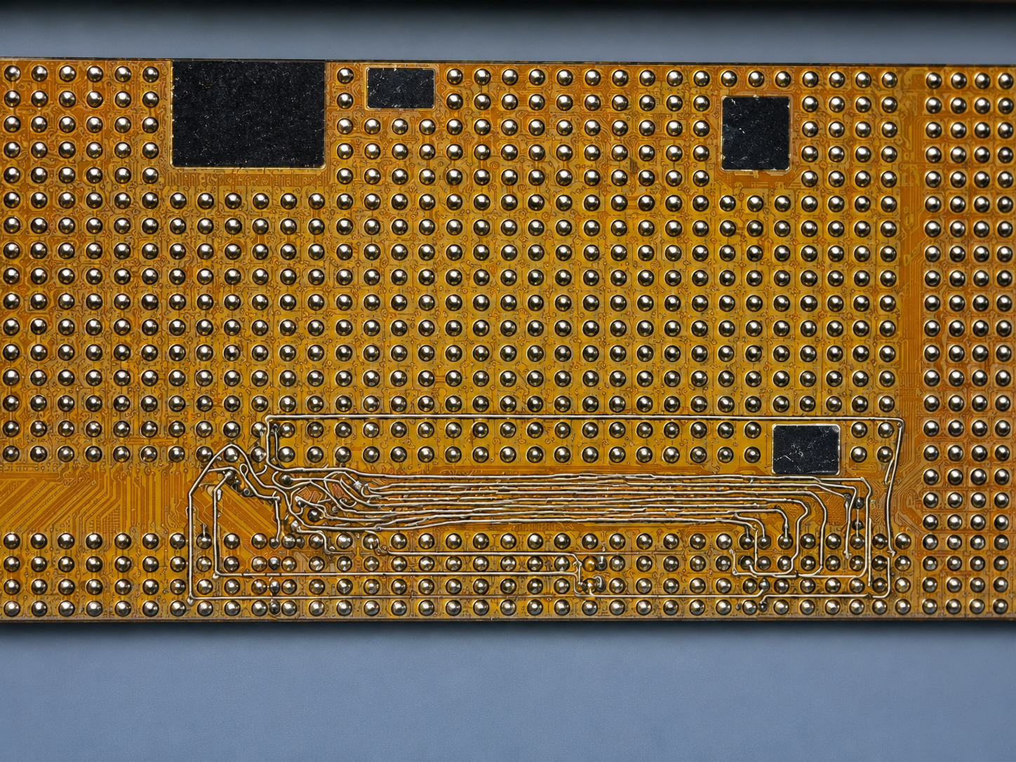 Réparation des pads du processeur iPhone, microsoudure de précision, réparation de carte mère et récupération de données à Fribourg.