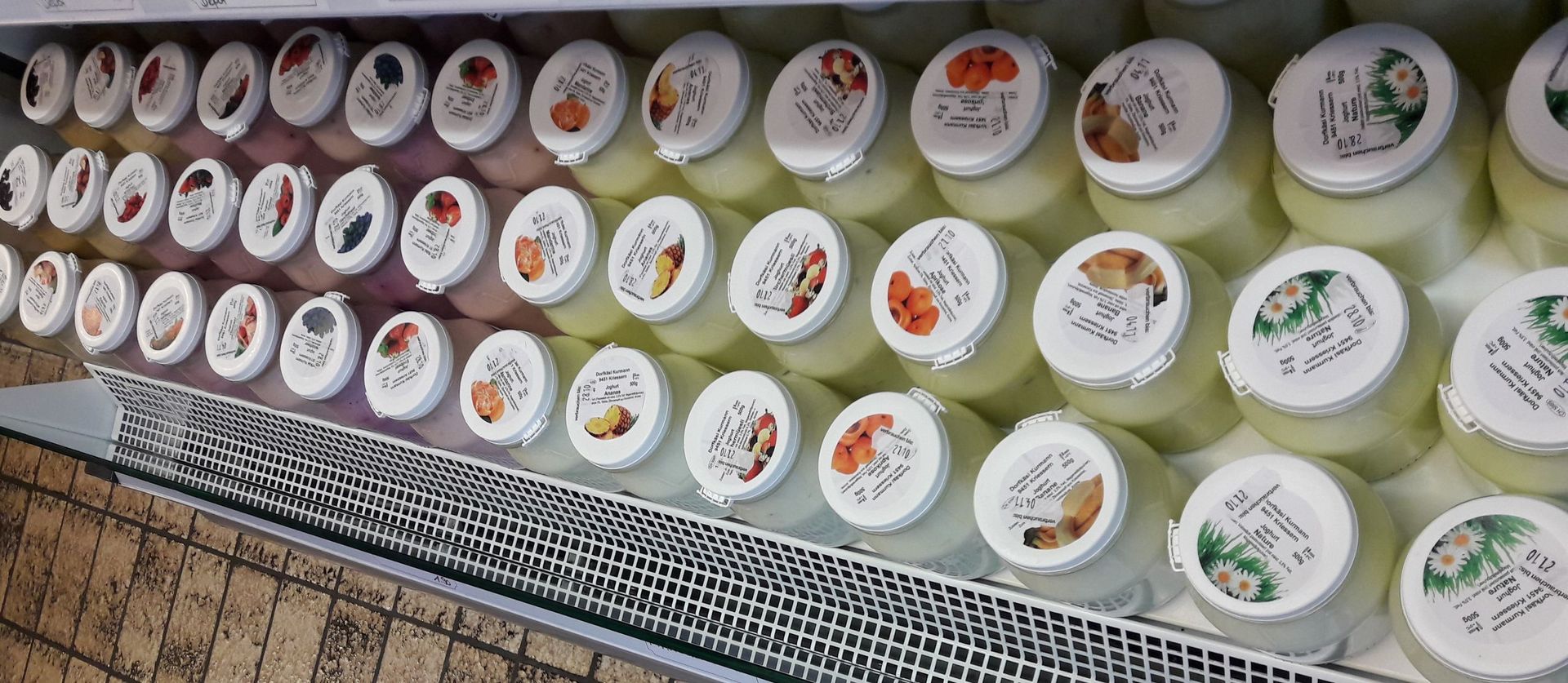 Alle Joghurt hausgemacht aus silofreier Milch ohne grosse Transportwege im umweltfreundlichen Pfandglas!
