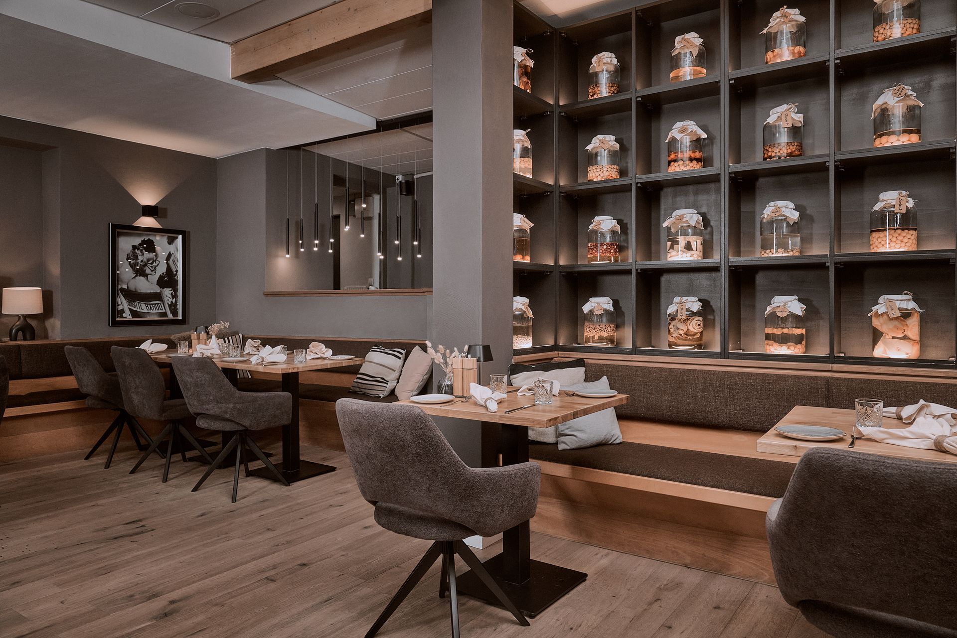 Restaurant Genuss Gourmet Grillen Chillen Lodge Zimmer Hotel Interior Vinothek Wein Sauna Wellness Ruhe Erholung Genießen