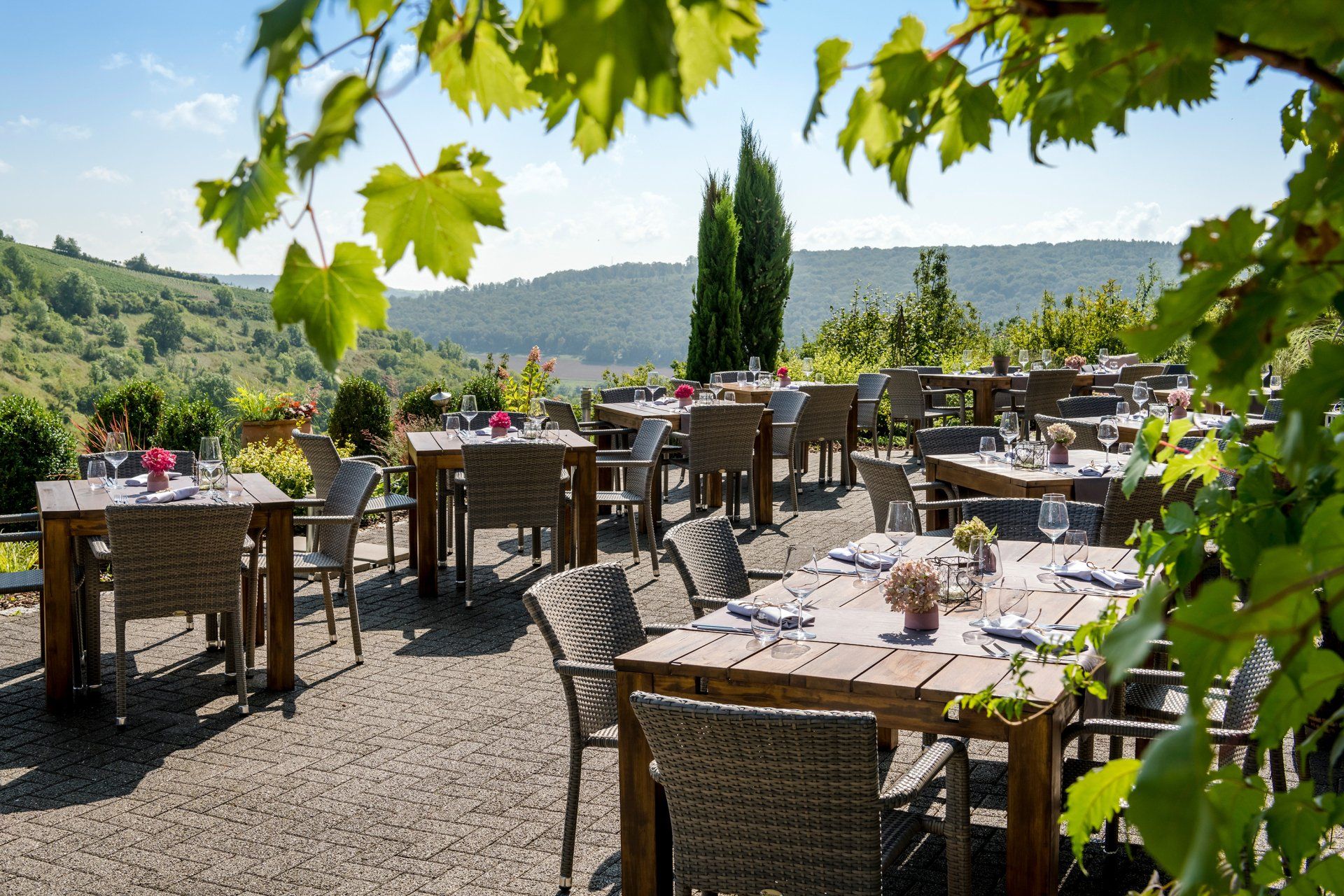 Restaurant Genuss Gourmet Grillen Chillen Lodge Zimmer Hotel Interior Vinothek Wein Sauna Wellness Ruhe Erholung Genießen