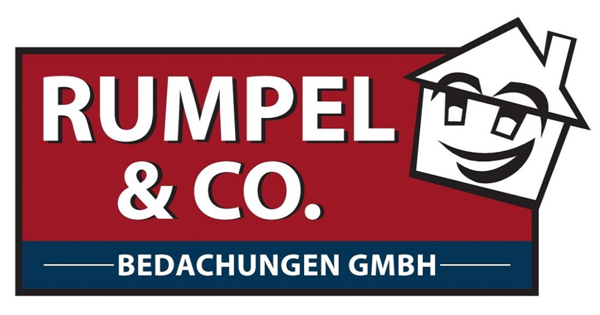 Logo der Dachdeckerfirma Rumpel & Co. mit rotem und blauem Hintergrund und stilisiertem Haussymbol