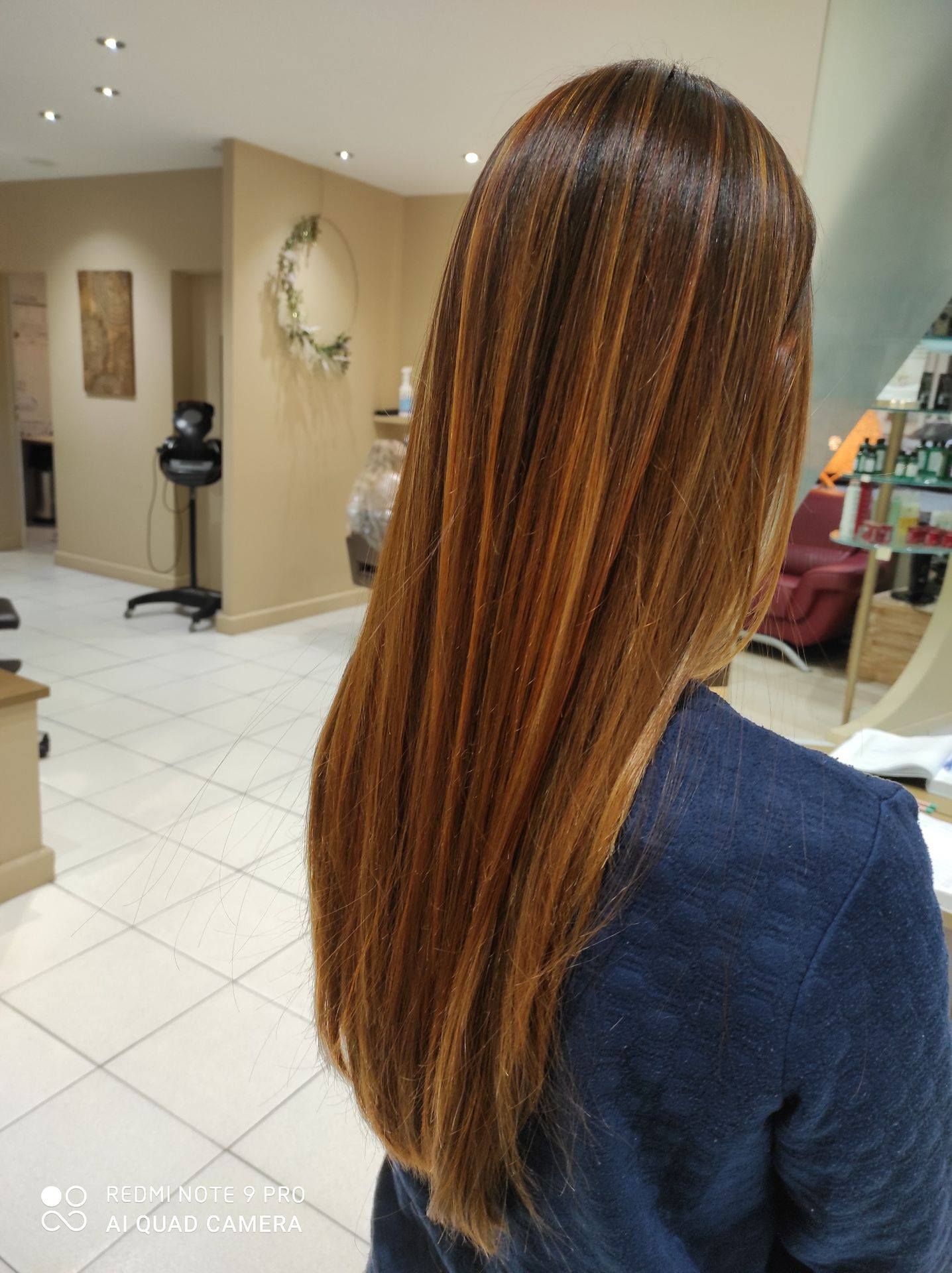 Mèches cuivrées sur cheveux longs