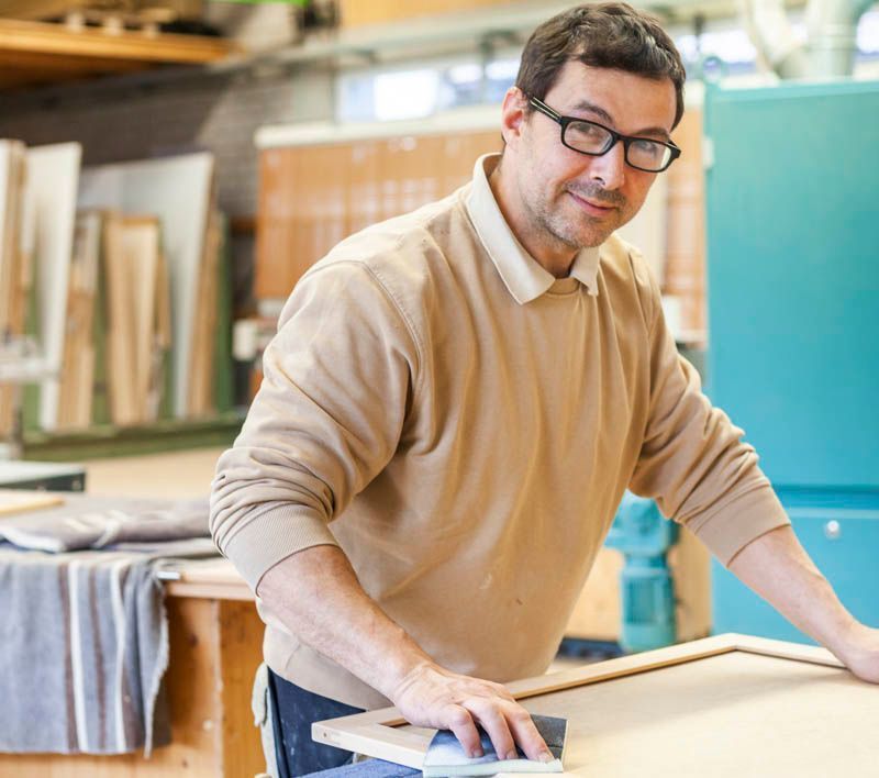 Ein Mitarbeiter beim Arbeiten