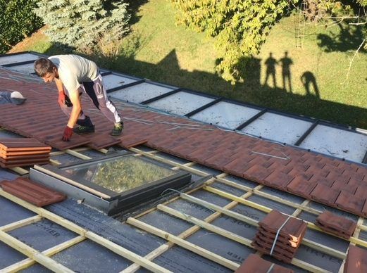 Travaux de pose de fenêtre de toit