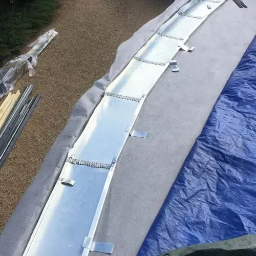 Elément de zinguerie en aluminium